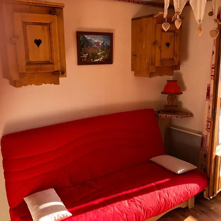Village Apartment *
